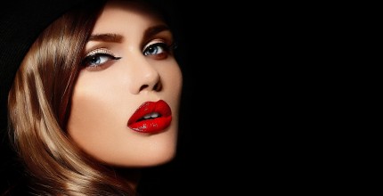 لماذا يجلب شراء مساحيق التجميل شعورا بالسعادة؟